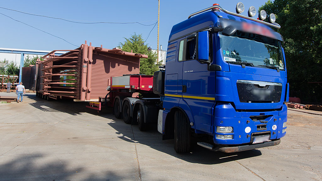 Pytanie Q-2162: Czy poruszając się pojazdem nienormatywnym o szerokości ponad 3,2 m występuje obowiązek pilotowania takiego pojazdu?